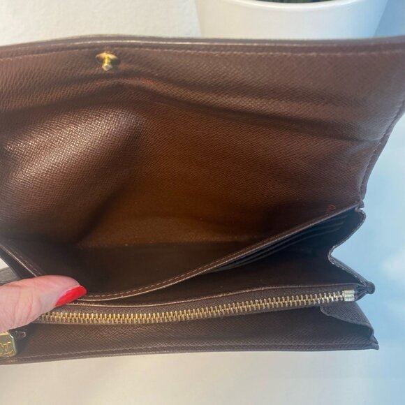 ⭐️Louis Vuitton Damier Ebene Sarah Wallet - Picture 8 of 12